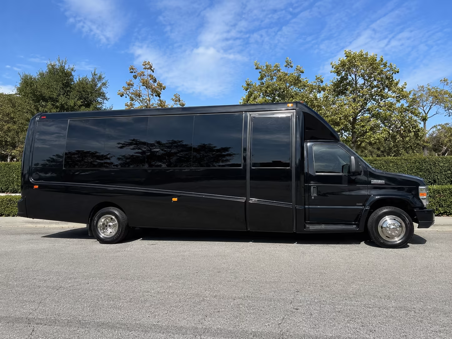 minibus rentals for small group winery tours around corrales and the east mountains
